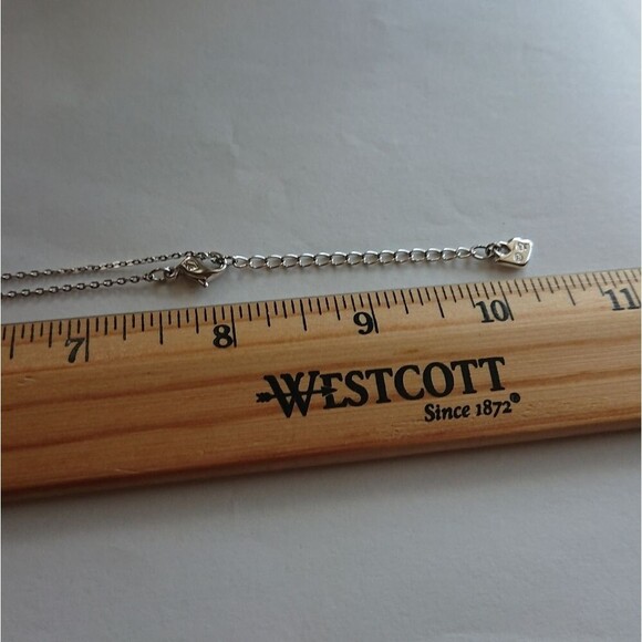 SWAROVSKI sparkly Circle Pendant necklace - Picture 7 of 7